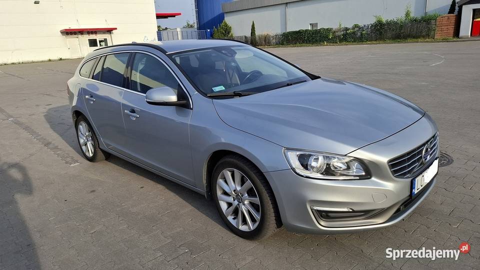 Volvo V60 D2 Momentum srebrny lubelskie Chełm sprzedam
