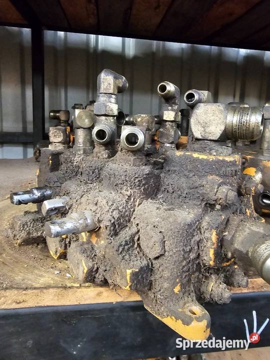 3sekcyjny rozdzielacz hydrauliczny Case 580K sprzedam