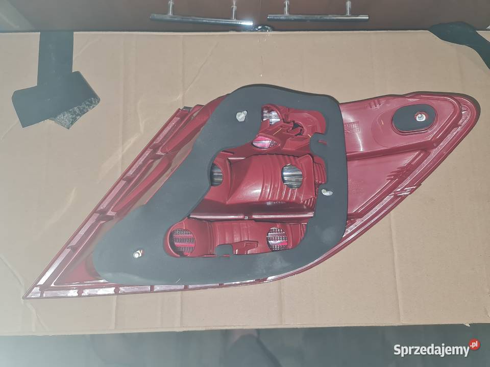 Mercedes W204 Lampa tylna lewa sedan DYMIONA Łódź