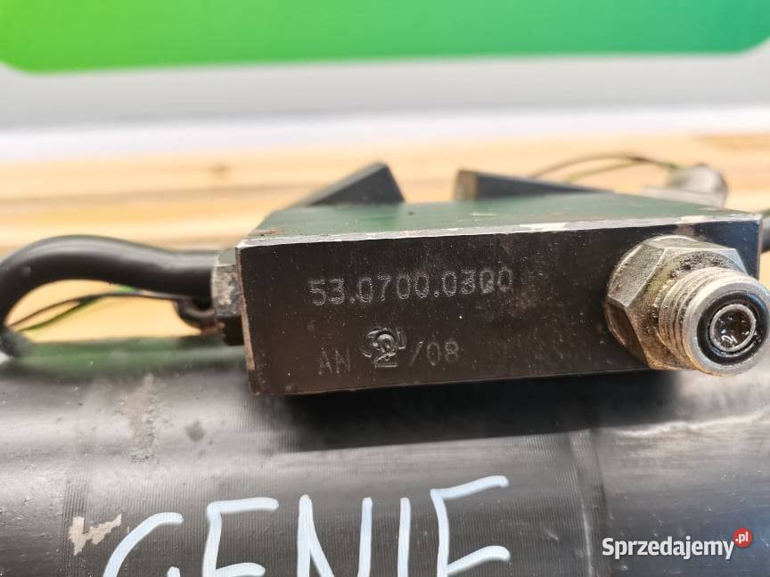 Siłownik poziomowania osi Genie GTH 4017