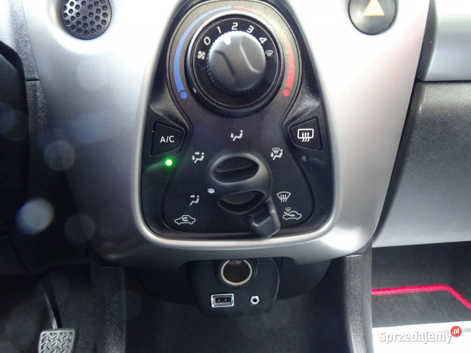 Toyota Aygo 10 VVI XPLAY Samochód w super stanie łódzkie Łódź