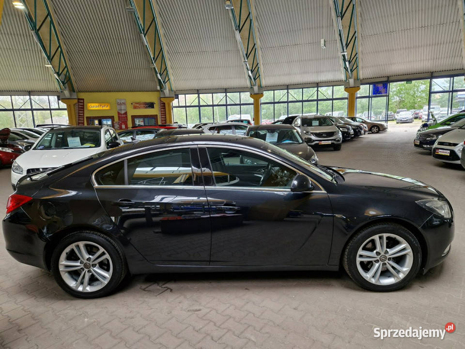 Opel Insignia opis 4x4 250 W podanej roczna światła LED