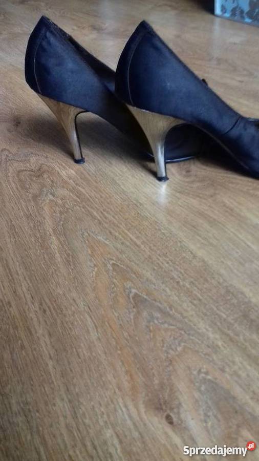 Buty czarne na szpilce
