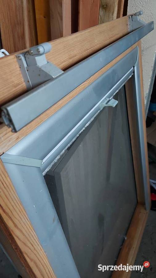 2 okna Welux dachowe z roletami Mirosławice