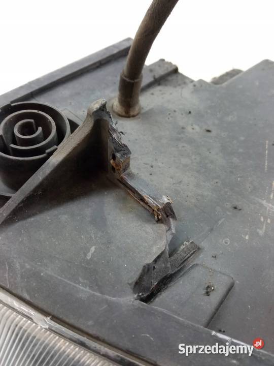 LAMPA PRZÓD PRAWA SOCZEWKA H7 EU USZKODZONA Saab Lampy przednie