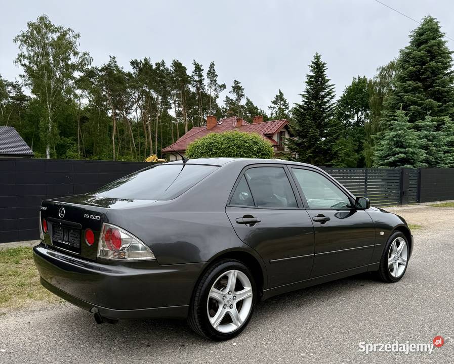 LEXUS IS 200 automat ze Szwajcarii Rok produkcji 2001