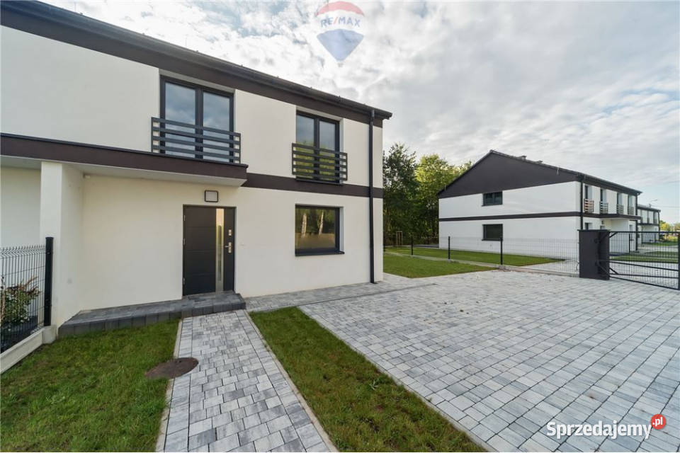 Nowy ekonomiczny dom w zabudowie bliźniaczej