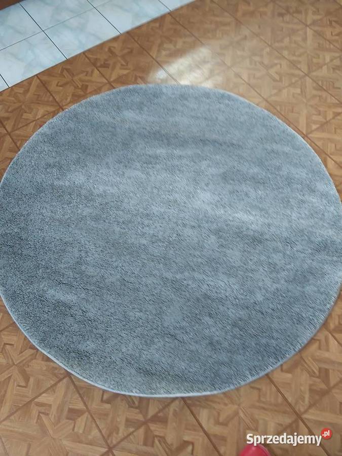 Okrągły dywanik o średnicy 130Stan