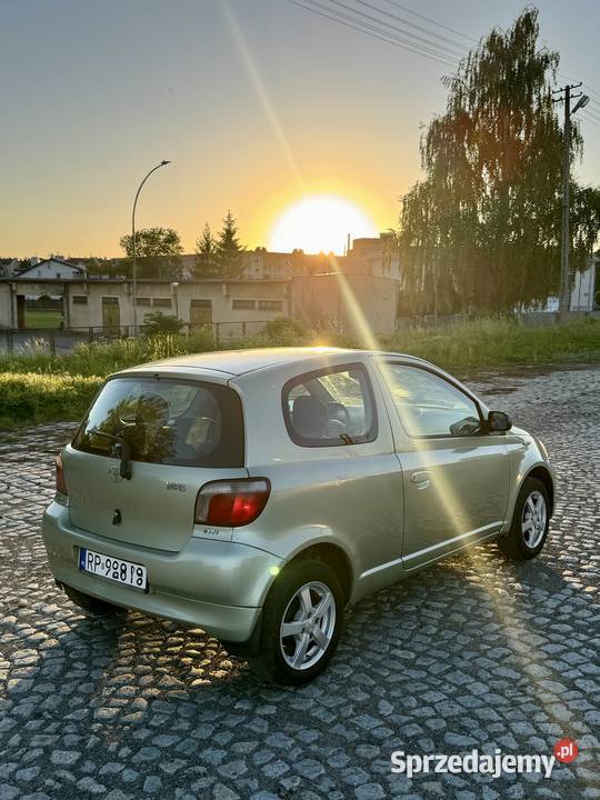 Toyota Yaris 10 2003r