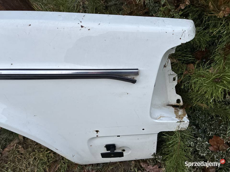 VOLVO 240 244 błotnik przedni prawy Rok produkcji 1983