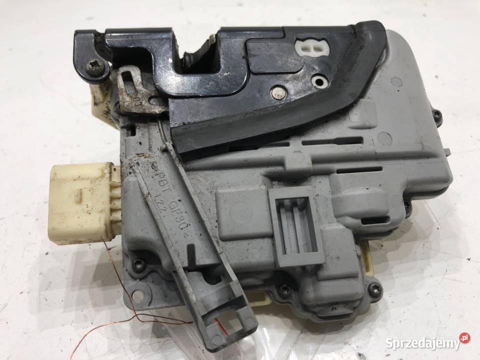 ZAMEK DRZWI LEWY PRZÓD VW PASSAT B6 Hatchback