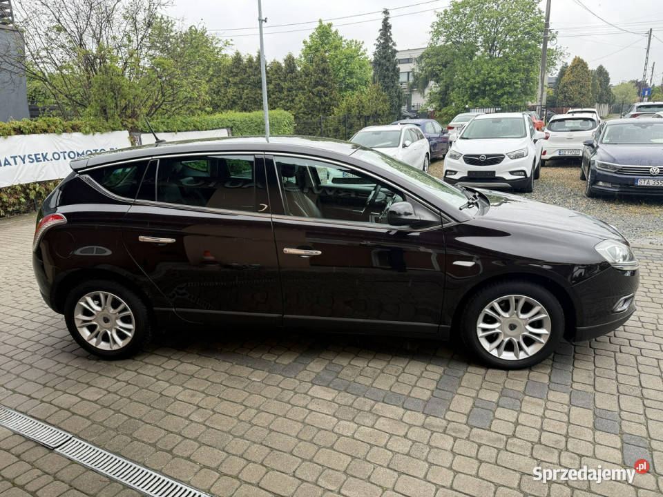 Lancia Delta 14 120 Klimatronik Navi III 2008 Orzech sprzedam