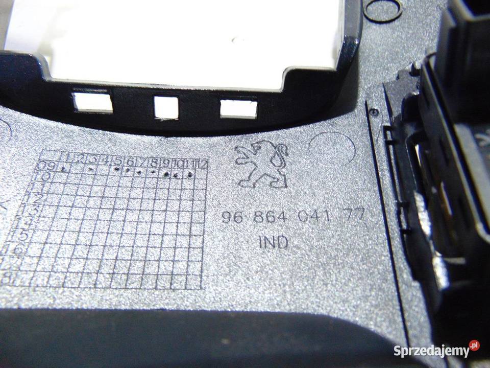 RAMKA OSŁONA TUNELU PEUGEOT 5008 I 9686404177 osobowe