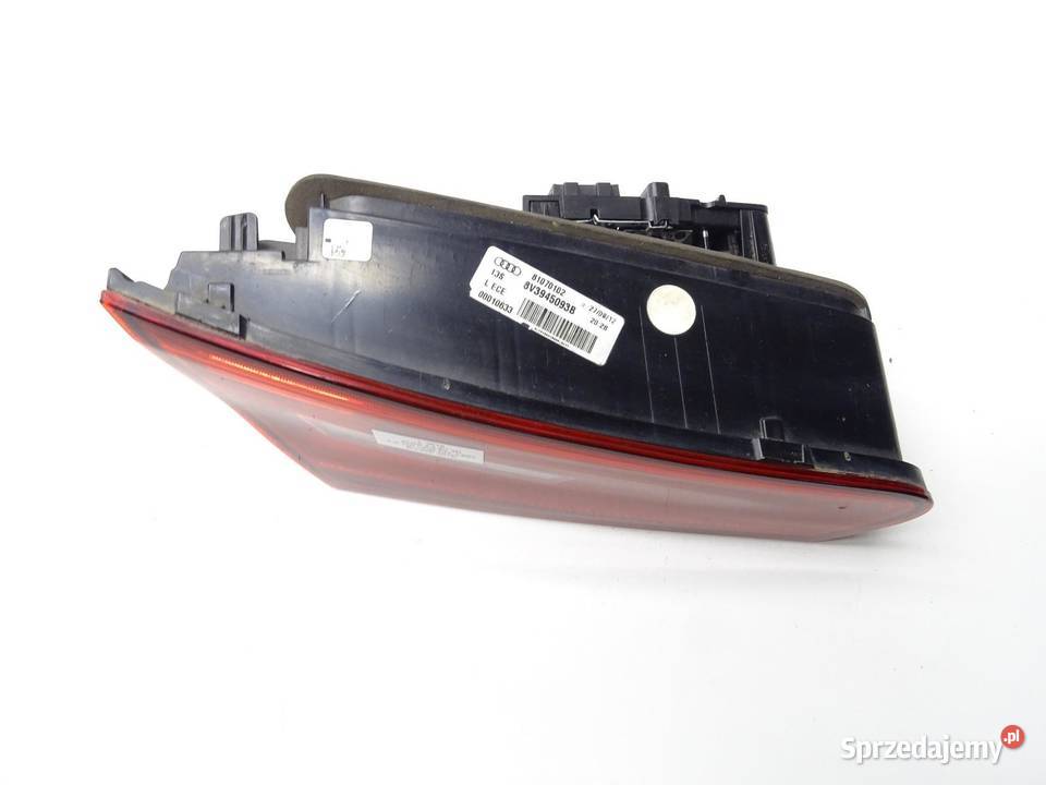 LAMPA LEWY TYŁ LEWA TYLNA W KLAPĘ 8V3945093B
