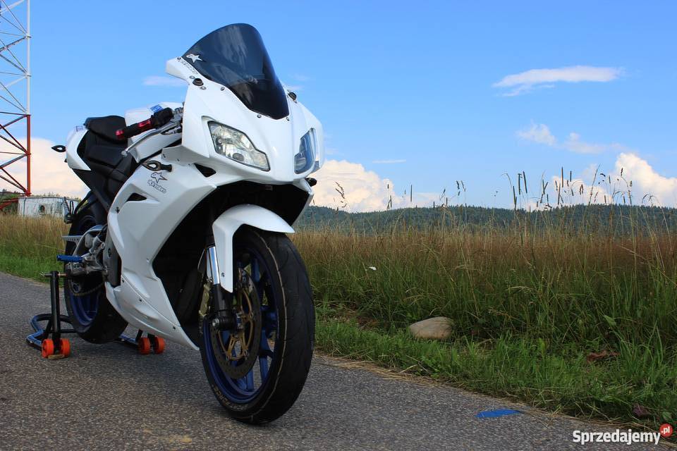 Aprilia RS 125 nsr cbr tzr