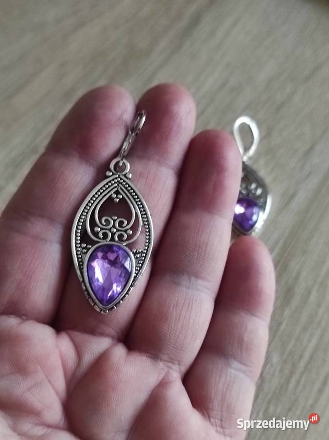 Kolczyki wiszące z fioletowym kamieniem Kołobrzeg