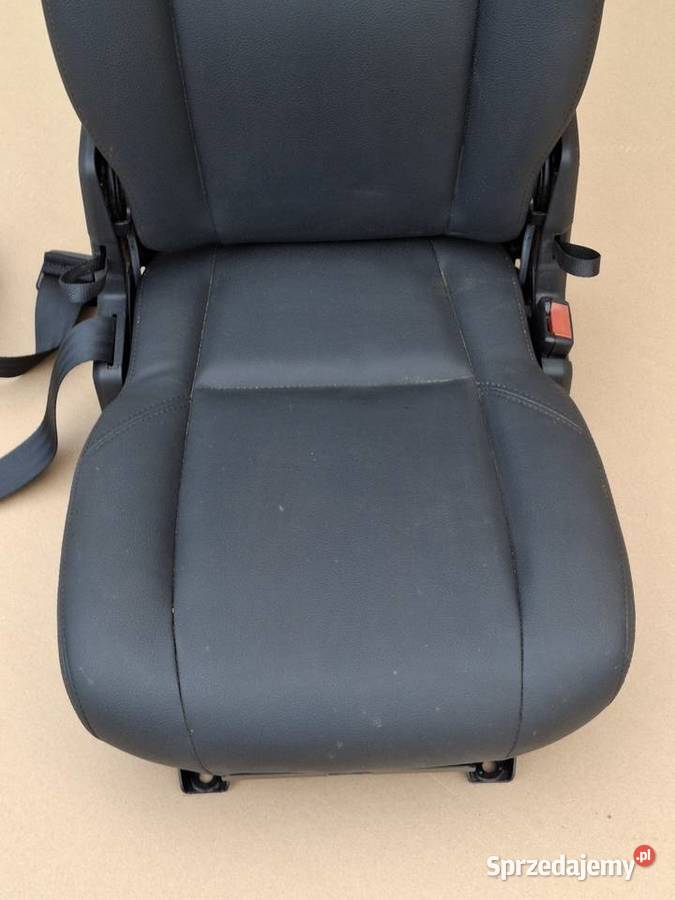 SCANIA FOTEL TRZECI PODŁOKIETNIK STOLIK SKŁADANY Bieleń