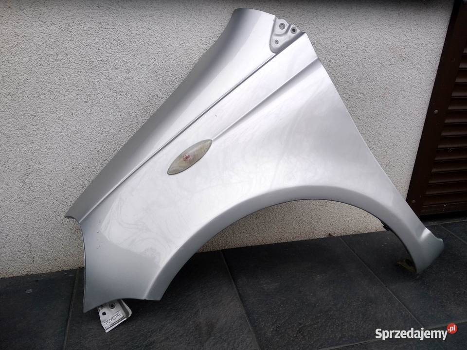 Toyota Yaris I LIFT FL błotnik lewy kierowcy Sieradz
