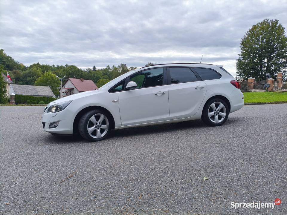 Opel Astra J Sports Tourer 14 Turbo 140 2011r Rok produkcji 2011 Szynwałd