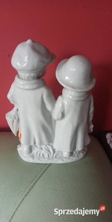 Figurka pary Ona z torebeczką On z parasolem sprzedam