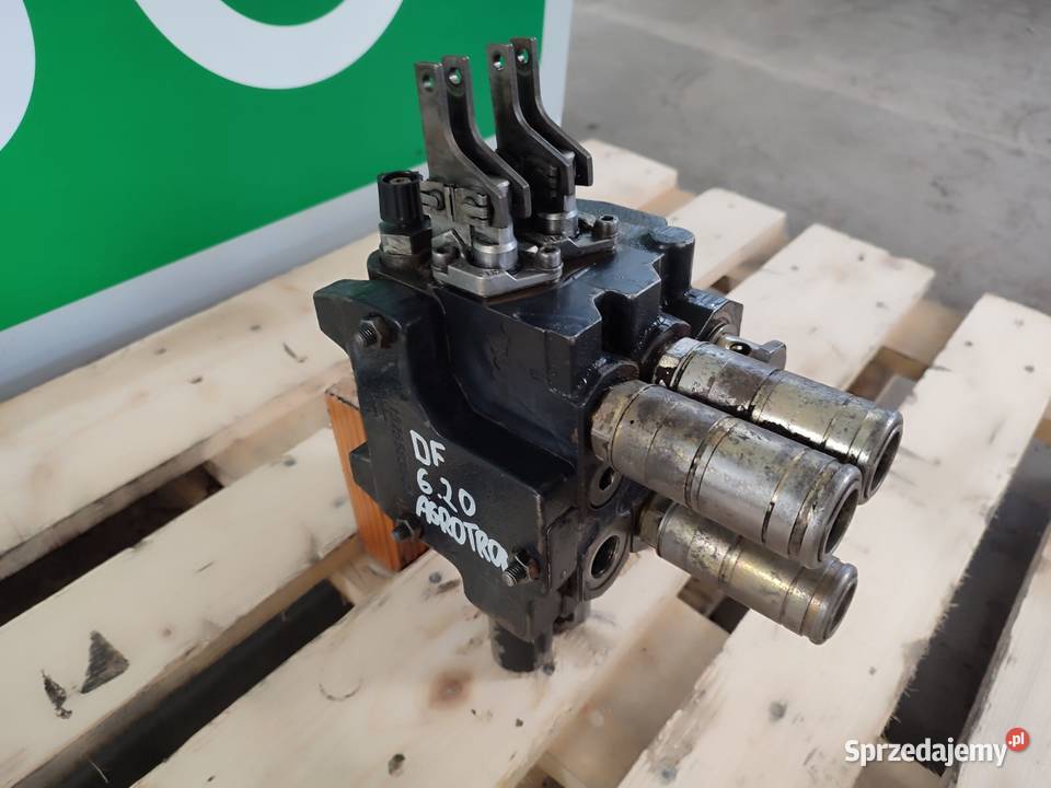 Rozdzielacz hydrauliczny gniazda DEUTZ FAHR Wilkowo sprzedam