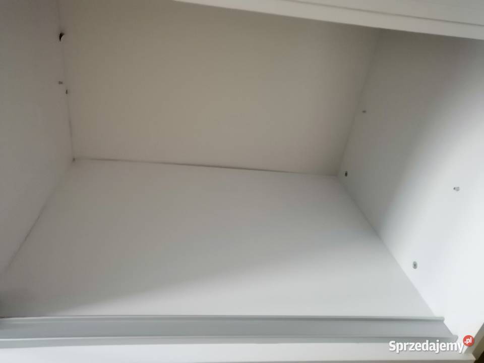 Trzydrzwiowa pojemna szafa Warszawa