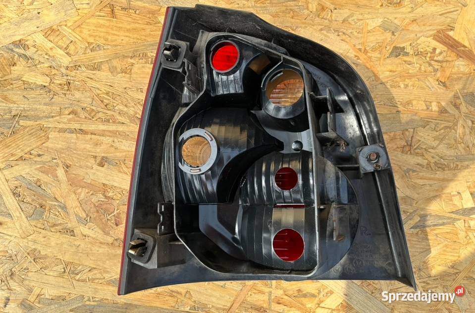 LAMPA PRAWY PRAWA TYŁ VW VOLKSWAGEN POLO 9N osobowe Międzychód