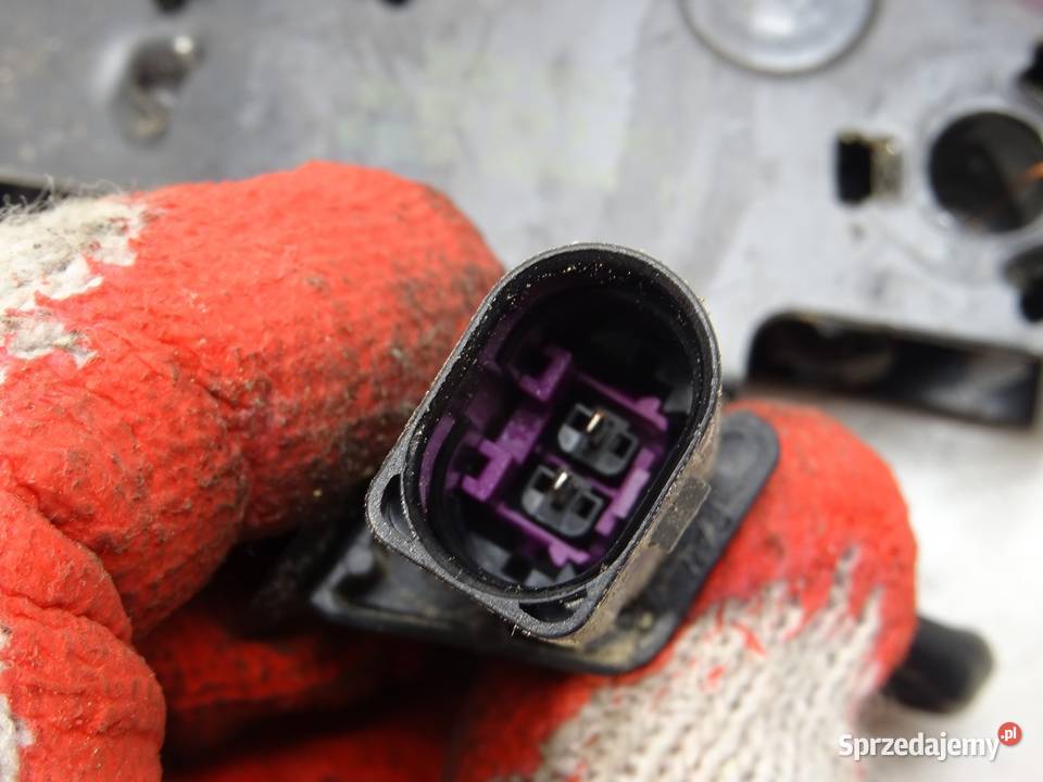 ZAMEK MASKI SKODA SUPERB III Kombi 3V0823509B