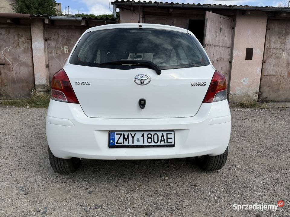 Toyota Yaris 2009r 10L 69 Benzyna Yaris Myślibórz sprzedam