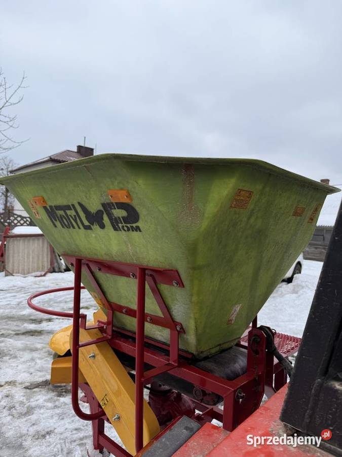 Rozsiewacz nawozowy motyl kłos do wapna soli POM Augustów Kraśnik