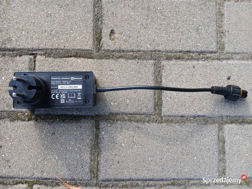 Zasilacz do bazy stacji dokujacej robota