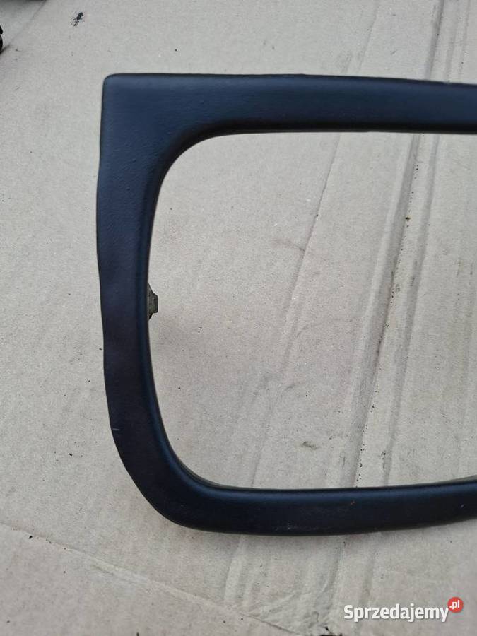 Zewnętrzne ramki reflektorów przednich Fiat 126p Motoryzacja opolskie Strzelce Opolskie