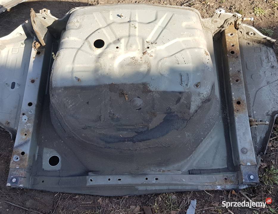 Pas tył TOYOTA avensis T29