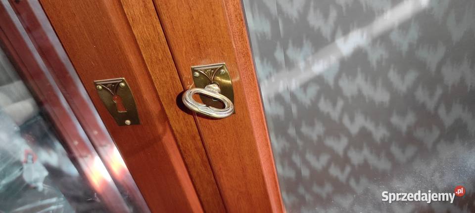 Piękne meble włoskie witryna podświetlana komoda