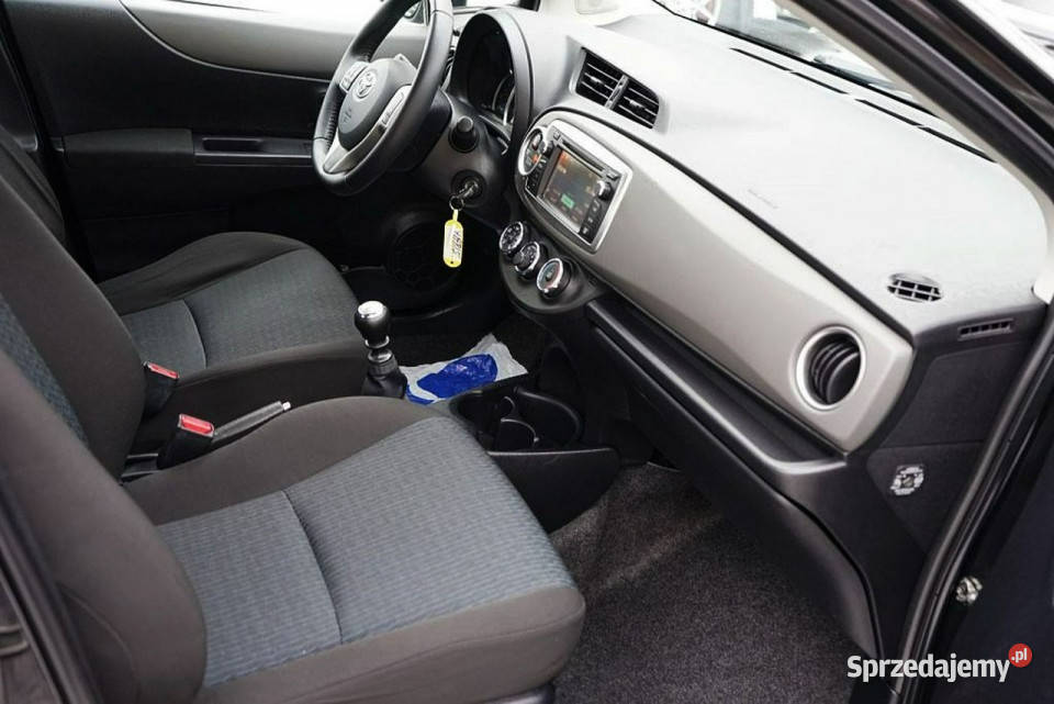 Toyota Yaris 13VVTi Klima NAVI kamera 2012r III manualna Płock sprzedam