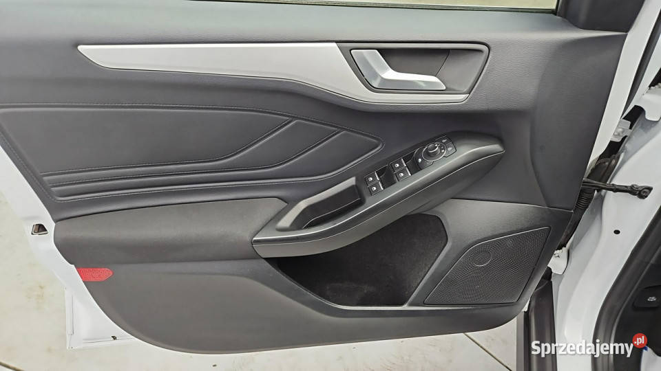 Ford Focus 15 EcoBlue SCR Connected Z Polskiego światła do jazdy dziennej mazowieckie
