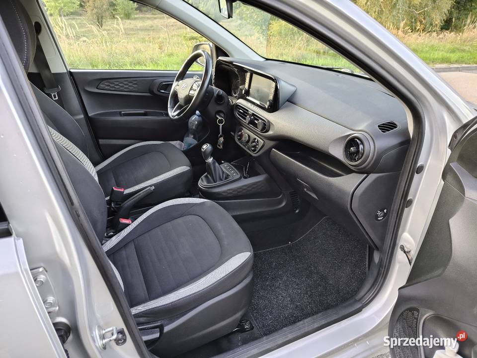 Podgrzewane fotele i kierownica CarPlay kurtyny powietrzne Chrzanów