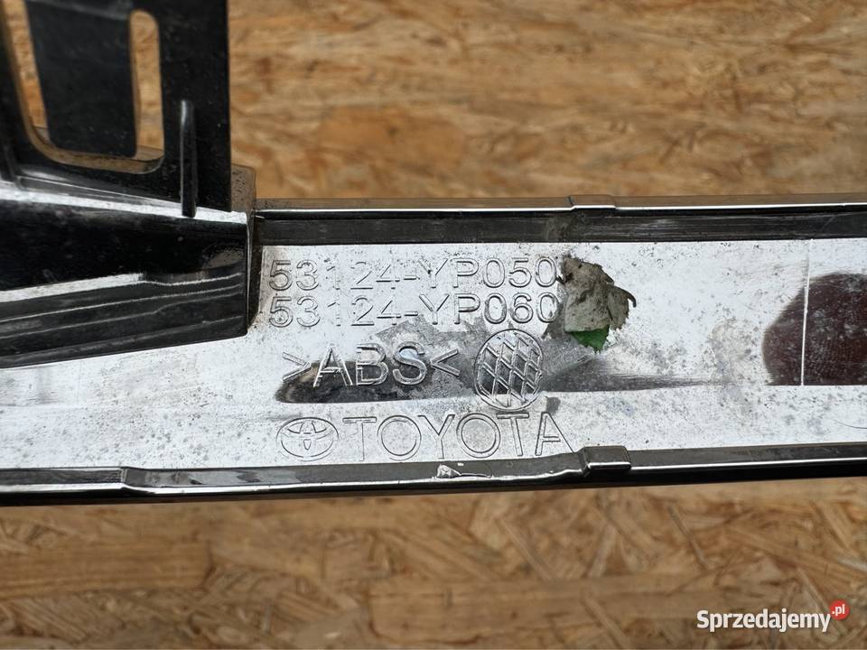 Chrom grilla prawy lewy hilux VIII 8 invicible Rok produkcji 2021 wielkopolskie Sieraków sprzedam