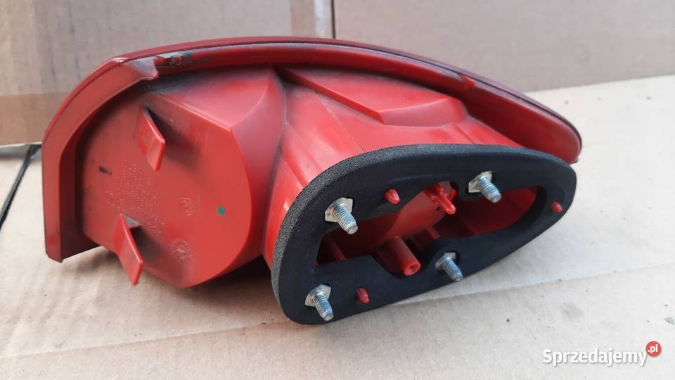 lampa tył tylna alfa 147 lift prawa 46556347 Lampy tylne Dębno