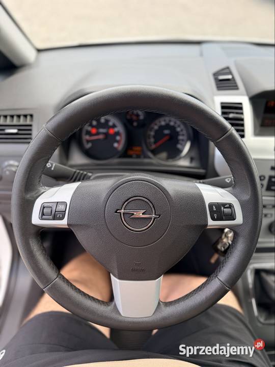 Opel Zafira B 16 benzyna 2011r garażowany