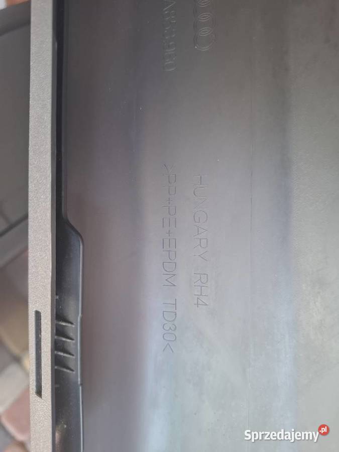 Listwa prawa przód drzwi audi q3 z 2023r Rzeszów