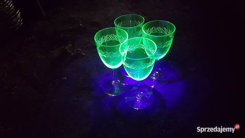 Kieliszki szkło uranowe