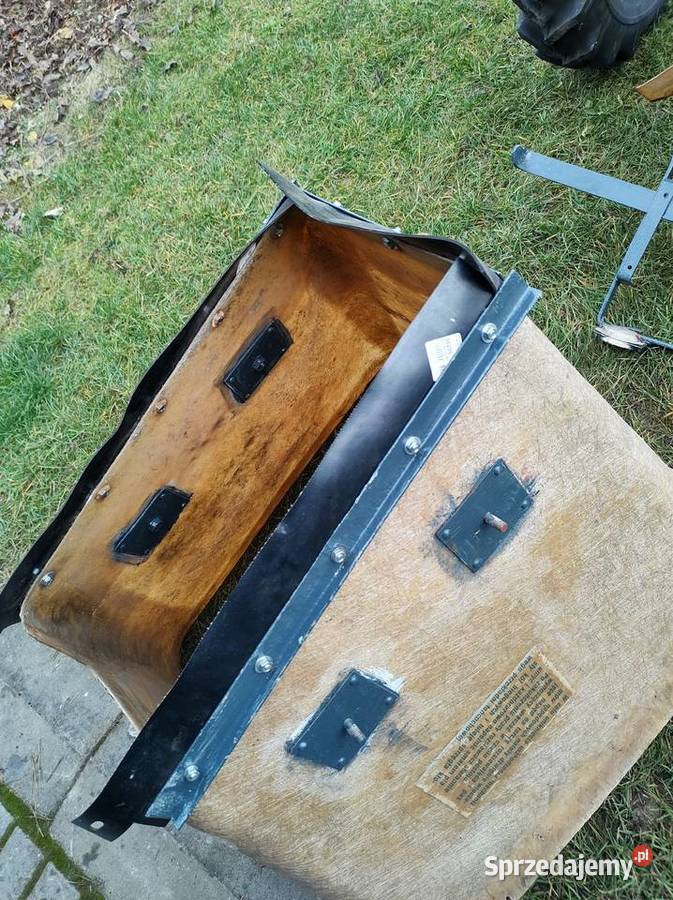 Rozsiewacz do nawozu KOS Miedźno