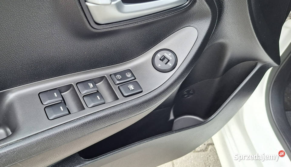 Toyota Yaris Nowe 4 oponyOryginalny lakierBogata Yaris