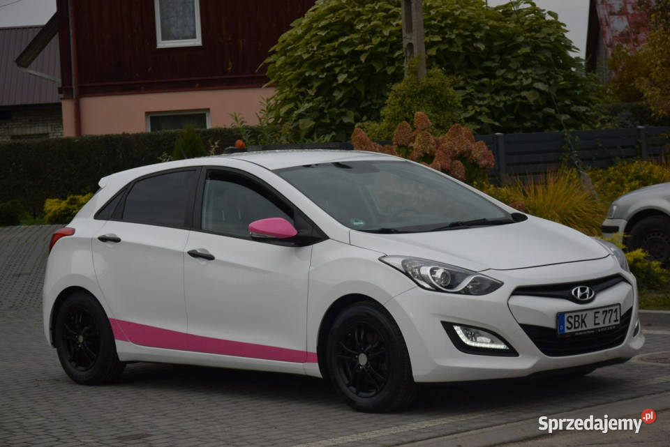 Hyundai i30 14B 2015r Navi Kamera 121 Rok produkcji 2015 Majdan Sieniawski