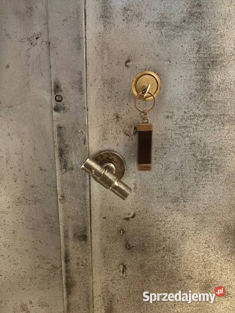 Piękna szafa stalowa loft industrial wnętrza Bytom