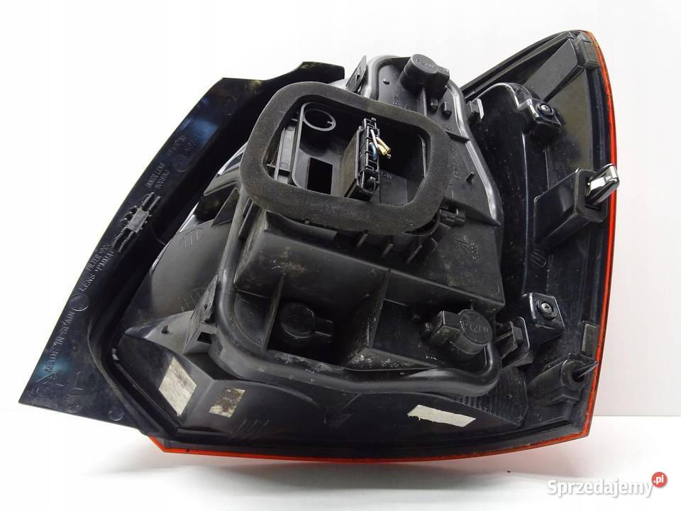 LAMPA LEWA LEWY TYŁ TYLNA W BŁOTNIK VW POLO V 6R
