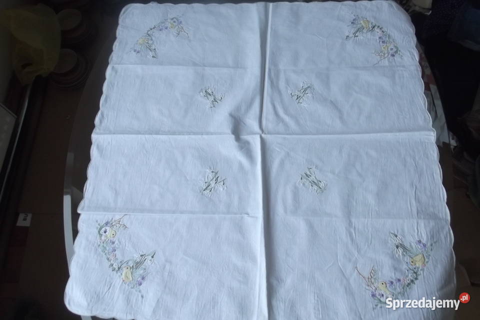 Obrus świąteczny wielkanocny kurczęta 7875