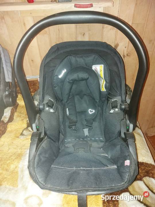 Sprzedam dwa foteliki używane 0-9kg sprzedam