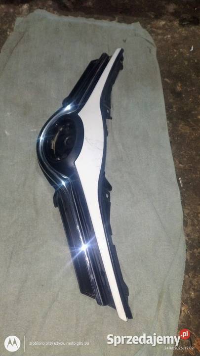 Grill atrapa przednia Toyota Yaris 2015 dolnośląskie Lubin